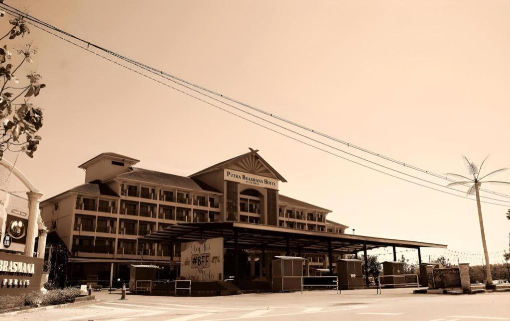 Putra Brasmana Hotel Kuala Perlis Exterior foto